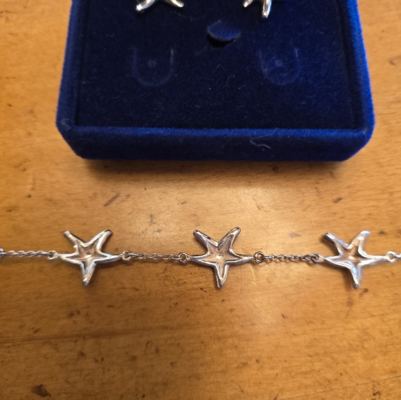Sterling silver starfish earring and bracelet set. - Picture 4 of 5